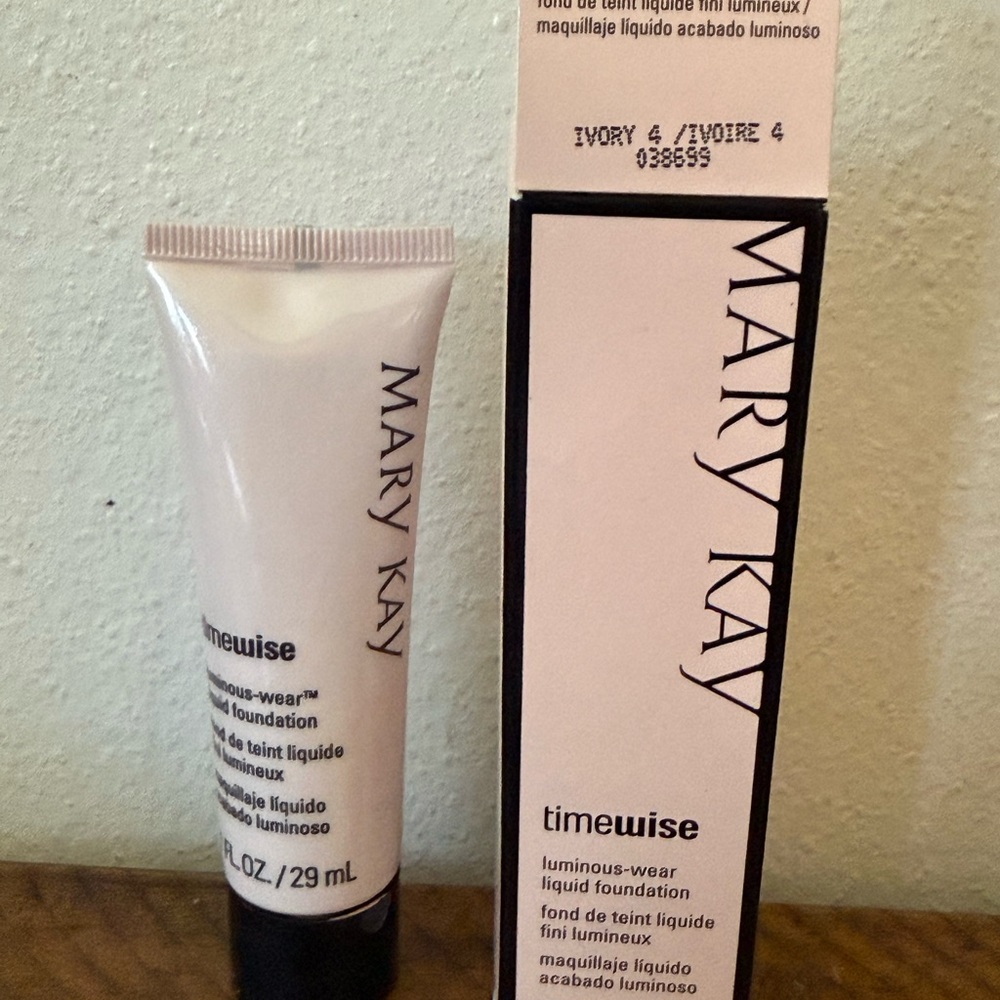 Mary Kay TimeWise Luminous wear liquid foundation Ivory 4